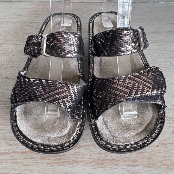ALEGRIA‎ KAR-532 KARMEN PEWTER DAZZLER Metallic Leather Sandal size EU 38 US 8M - Picture 1 of 12